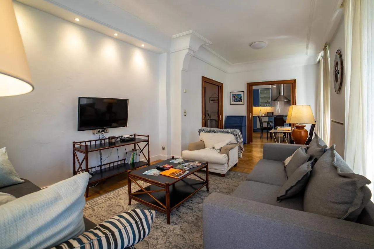 La Concha Cozy Balcony Apartment By Cisan Rentals San Sebastian Spain